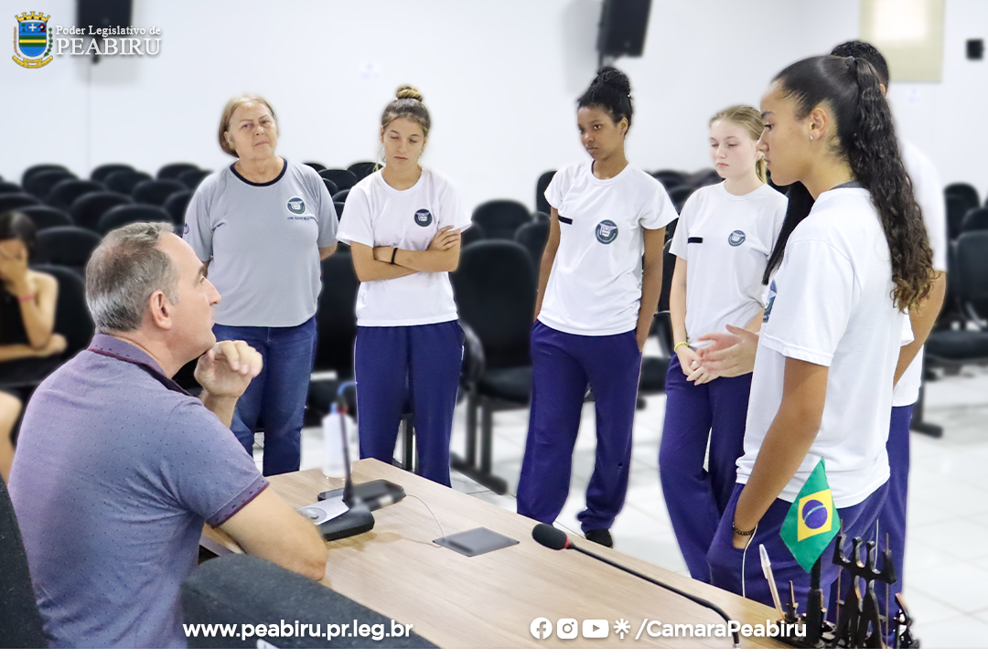 Parlamento Jovem recebe o Prefeito de Peabiru